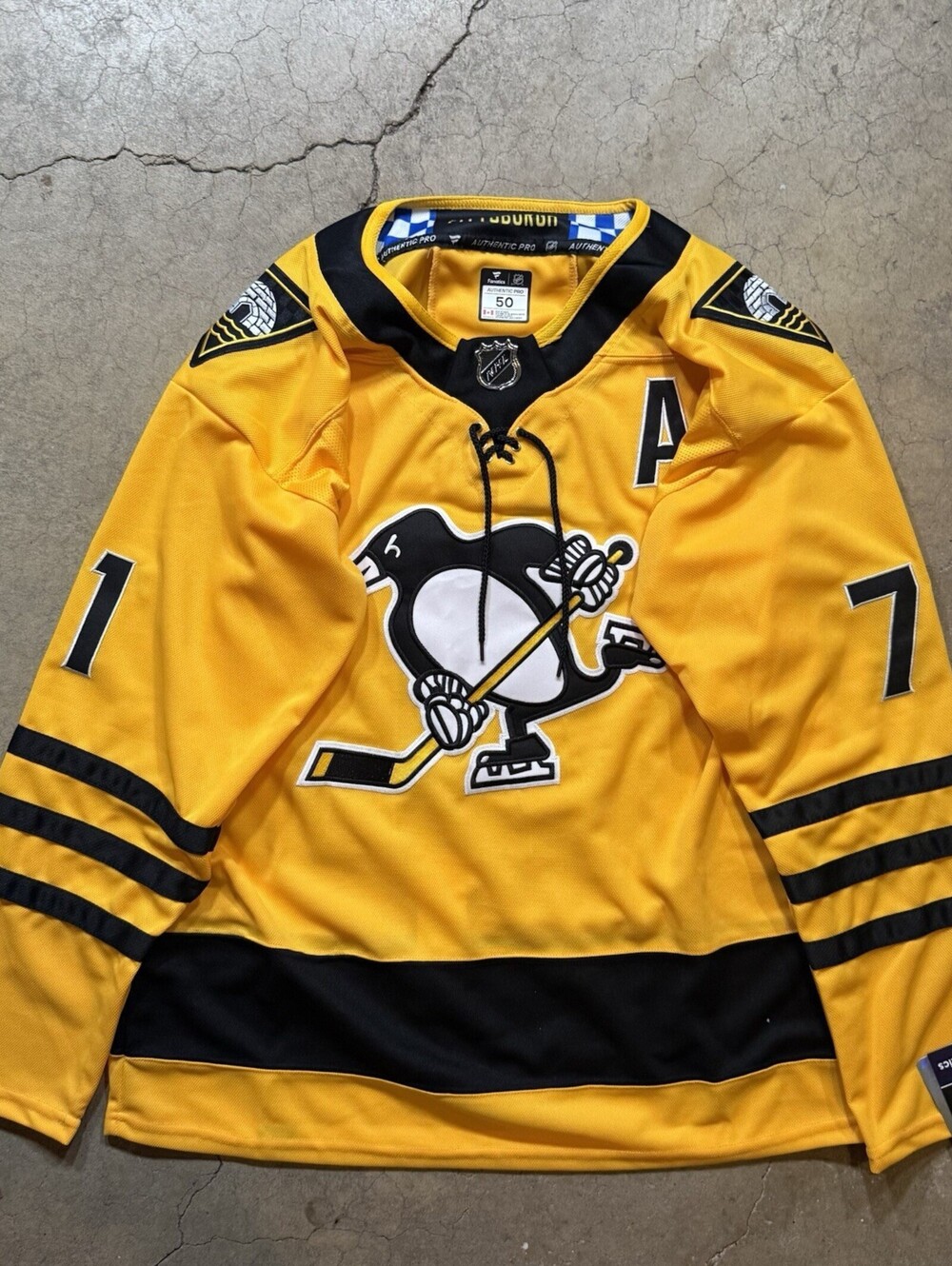 Pittsburgh Penguins Malkin Jersey Size M (50) Alternate